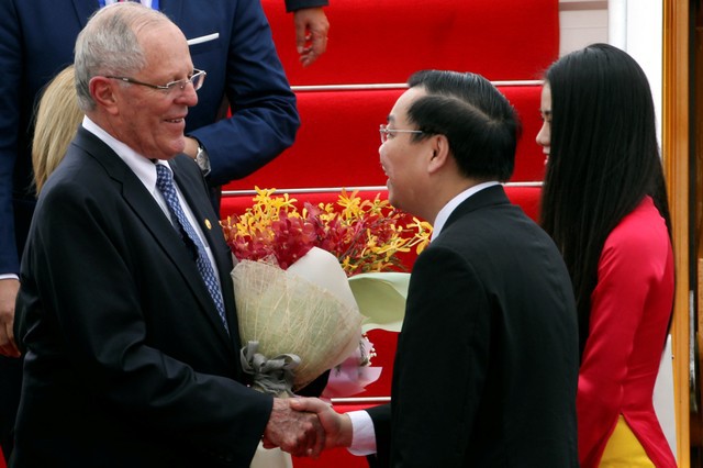 Nghị sự dày đặc của các quan chức cấp cao APEC